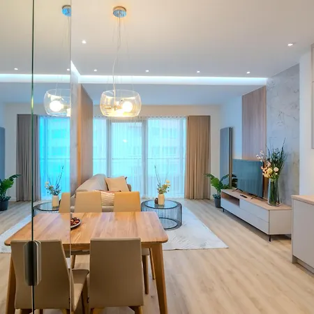 Hanza Apartment *
