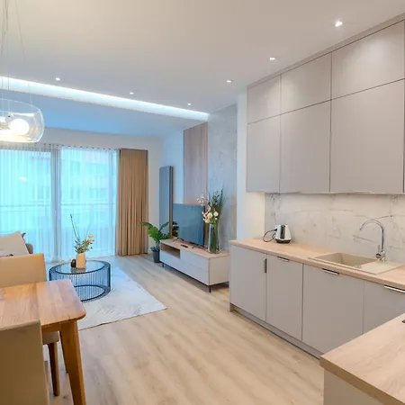 Hanza Apartment *